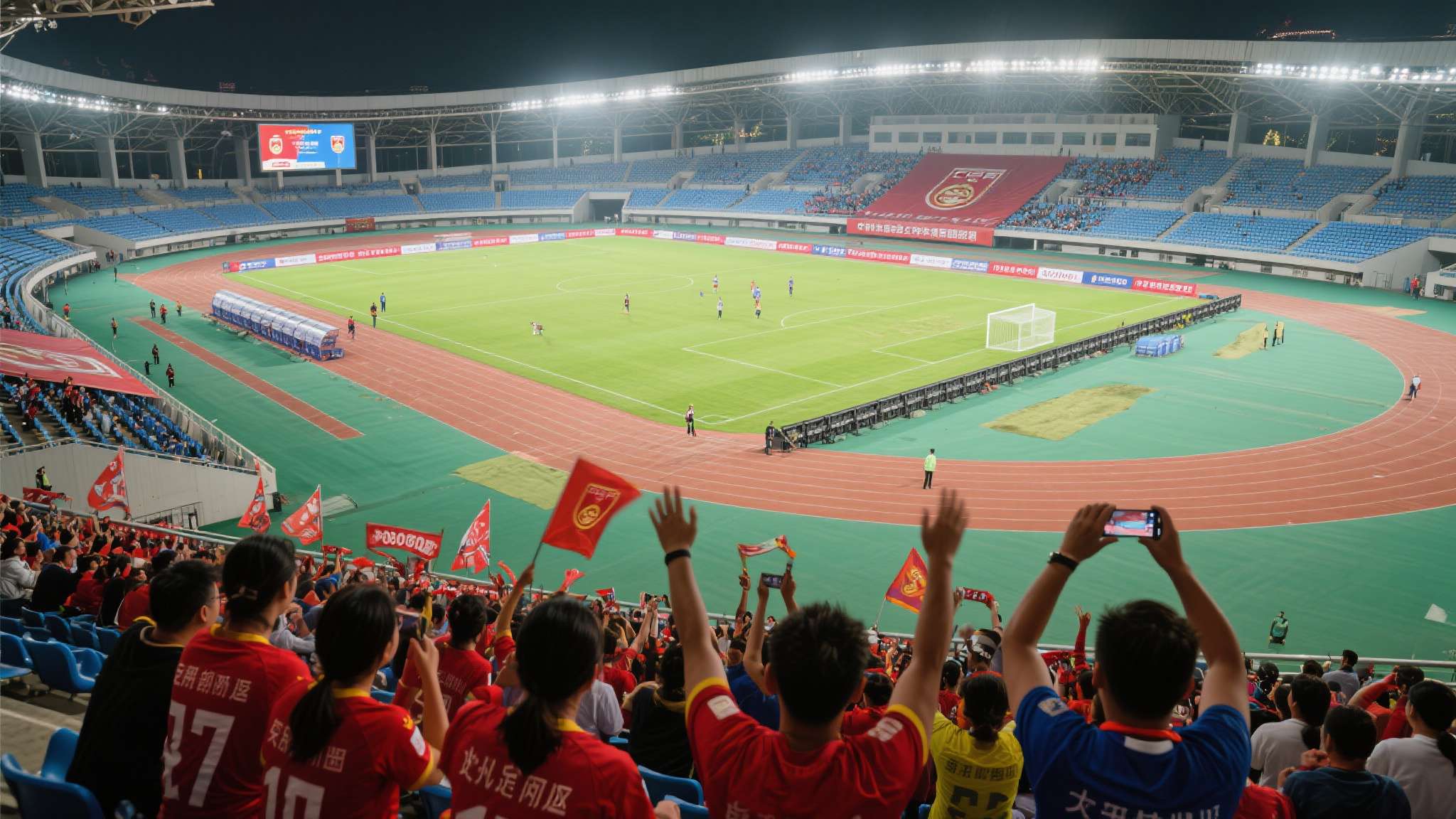 迁入8000座新主场!武汉女足首次公开售票 长期以来,国内部分女足俱乐部受制于场地资源,往往与男足共用大型综合体育场,导致球